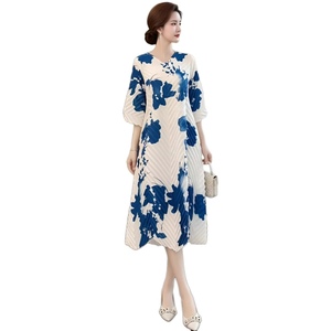 L'Ultimo Modello di <span class=keywords><strong>Abito</strong></span> del 2026, un Vestito che si Muove e si Balza. Divertente, di classe, dal carattere distintivo e alla moda - Product Image 3