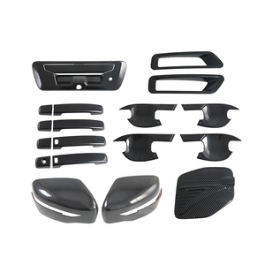 Kit de Decoración Exterior para Auto con Acabado de Fibra de Carbono, Cubiertas para Manijas, Molduras para Espejos, Accesorios para Autos 2021-2024 - Product Image 1