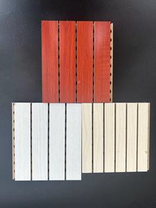 Panneaux acoustiques modernes en aluminium céramique finition bois classe ignifuge résistant à l'humidité panneau de bois insonorisant à rainure perforée - Product Image 3