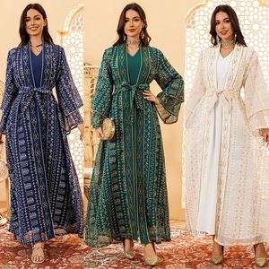 Fabricants en gros de robes de mode pour femmes musulmanes, en polyester brodé de soie longue de haute qualité, pour le marché international. - Product Image 4