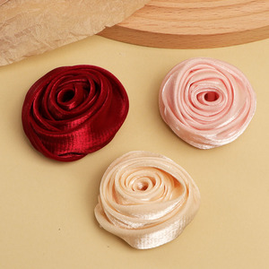 Flor de tela de satén con forma de capullo de rosa de 5 cm para corsage, accesorios de ropa, decoración para el cabello y bolsos de mujer, Primavera 2024, hecho a mano en Jinhua - Product Image 3