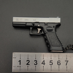 Llavero con Forma de Pistola G17 1/3 con Caja Táctica Especializada, Mini Llavero Pistola, Regalos para el Día del Padre - Product Image 4