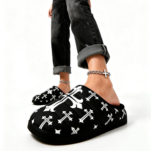 Pantuflas Acolchadas de Invierno Tipo Sandalia sin Cordones con Logotipo Personalizado y Estampado Completo, Tallas Grandes, Estilo Gorpcore, Opium, Cyber Gótico con Cruz, para Hombre y Mujer - Product Image 6