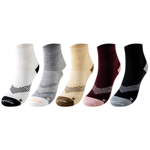 Chaussettes de randonnée en <span class=keywords><strong>laine</strong></span> mérinos pour hommes et femmes, logo personnalisé, design sans couture, nouveau design avec fil de cachemire pour la saison hivernale - Product Image 1