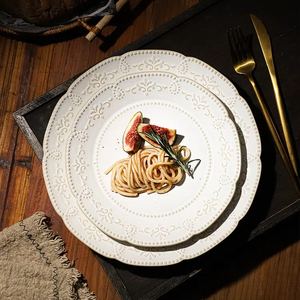 ชุดจานเซรามิกบรรเทาสไตล์ยุโรปชุดจานชามเซรามิกสไตล์ย้อนยุคบนโต๊ะอาหารในครอบครัวลายลูกไม้สำหรับอาหารเช้าถ้วยกาแฟเตาเผาแห้ง - Product Image 5