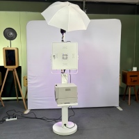15,6 Zoll Winkelverstellbarer Touchscreen Metall-Fotostand mit LED-Lichtstreifen Kompatibel mit DSLR für Hochzeiten Partys Vermietungen Events