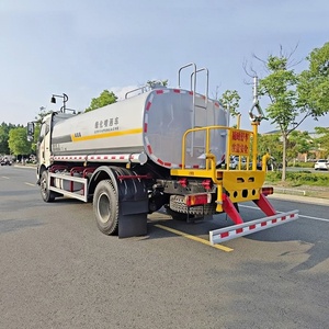 Camión Cisterna de Agua FAW 4x2 de 12000L Confiable para Control de Polvo en Carreteras Municipales y Construcción - Product Image 4