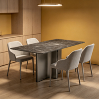 Table à manger rectangulaire de luxe moderne en marbre noir et argent naturel, base en bronze brossé, 8 places, idéale pour appartement