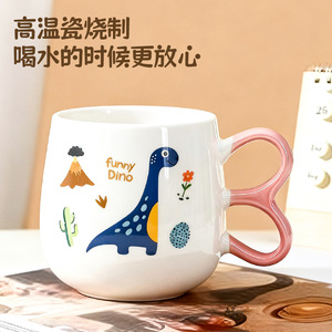 แก้วเซรามิคลายการ์ตูนไดโนเสาร์สำหรับเด็กและผู้ใหญ่ พร้อมหูจับสีชมพู แก้วของขวัญสำหรับอาหารเช้าหรือนม - Product Image 2