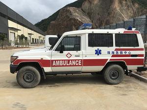4x4 To-yota LC nouvelle voiture d'ambulance médicale ICU à transmission manuelle diesel avec système de surveillance - Product Image 4