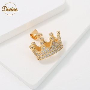 Corona <span class=keywords><strong>di</strong></span> diamanti geometrica ciondolo corona del <span class=keywords><strong>re</strong></span> ciondoli portachiavi con ali d'angelo corona collana Hiphop 18k oro ottone zircone gioielli per uomo - Product Image 6