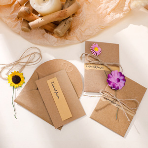 Carte de vœux créative en papier kraft vintage faite à la main avec des fleurs séchées, pour la Saint-Valentin, la fête des enseignants, carte de fleurs de bénédiction - Product Image 2