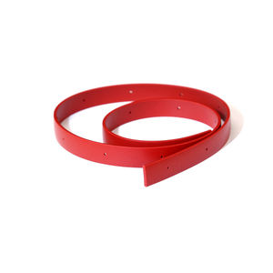 Verpakkingsmachine rode rubberen geperforeerde tandriem vacuüm rubberen folie trekriem aandrijfriem snijden - Product Image 2