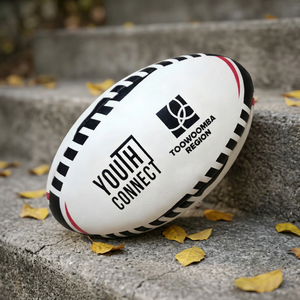 Nouveaux ballons de rugby d'entraînement lancés avec la meilleure adhérence Logo personnalisé Ballon de rugby d'entraînement de rue de haute qualité Poignée en caoutchouc de pneu disponible - Product Image 1