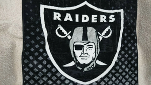 Özel Tasarım Las Vegas Raiders Kare Baskılı Flanel Bebek Battaniyesi, Öğle Arası Kanepe Yatak Örtüsü, Futbol 32 Takım - Product Image 3