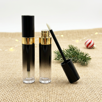 Emballages cosmétiques en plastique à marque privée, contenants de rouge à lèvres liquide noir brillant doré de 9 ml, tubes de gloss à lèvres vides de luxe