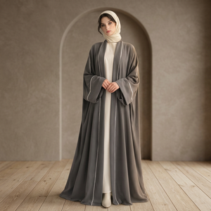 Abaya grise élégante longue jusqu'au sol avec bordure blanche, coupe ample et modeste, sans plis, en polyester, à manches longues, pour femme, usage quotidien, Moyen-Orient - Product Image 2