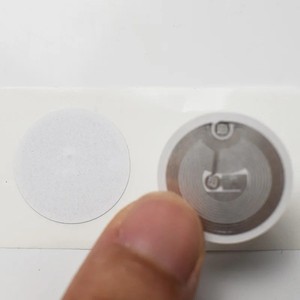 Mini Tag NFC in PVC da 25mm 13.56MHz, UID Modificabile e Riscrivibile, Adesivo S50 per Telefoni Android, Anti-Metallo, Duplicatore - Product Image 4