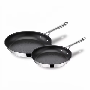 Ensemble de casseroles en acier inoxydable Cook's Direct de Jamie Oliver, 2 casseroles 24/28 cm, revêtement antiadhésif, indicateur de cuisson, rivets sécurisés - Product Image 1