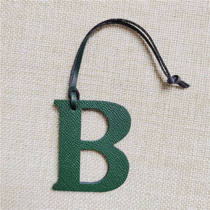 Llavero de Lujo de Diseñador en Cuero Genuino de Vaca con Letra, Colgante para Bolso, Adorno para Bolsos, Etiquetas para Equipaje, Accesorios para Chicas - Product Image 4