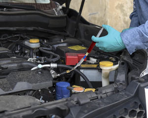Sellador de Refrigerante para Sistemas de <span class=keywords><strong>Aire</strong></span> <span class=keywords><strong>Acondicionado</strong></span> Automotriz Sunlonge SLS1000 |   Solución Rápida para Reparación de Fugas - Product Image 3