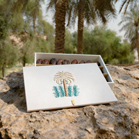 Boîte Cadeau de Luxe Ramadan pour Dattes et Confiseries, avec Tissu Brodé Motif Palms, pour Baklava, Dattes et Barres de Chocolat, et Emballage en Papier