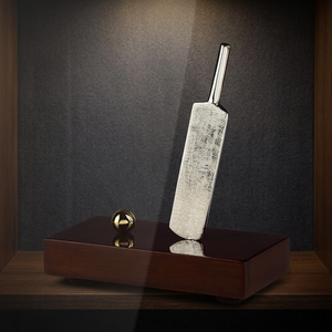 Trophée sportif portable artisanal en laiton pour souvenir de cricket - Product Image 2