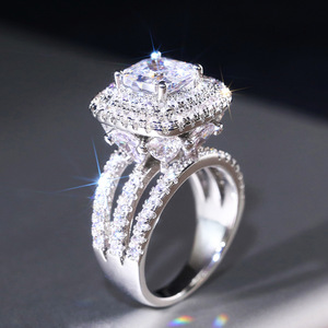 Anello con Cristallo a Goccia Quadrato per Donne, Elegante Accessorio Minimalista per Uso Quotidiano e Feste - Product Image 2