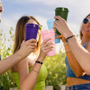 Tazze da caffè riutilizzabili da 16 once con coperchi da viaggio in plastica per tè freddo e bevande fredde alla rinfusa tazze da bottiglia multicolore - Product Image 4