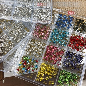 Juego de Joyería para Uñas con Pedrería de Fondo Plano de 12 Rejillas, Novedad, Diamantes Redondos Blancos de Fondo Plano para Uñas, Venta al por Mayor - Product Image 3