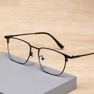 Lunettes de <span class=keywords><strong>Lecture</strong></span> Multifocales Anti-Lumière Bleue, Photochromiques, <span class=keywords><strong>pour</strong></span> Presbytie, Monture Carrée en Métal Noir, Verres Progressifs Photogray <span class=keywords><strong>pour</strong></span> Hommes - Product Image 5