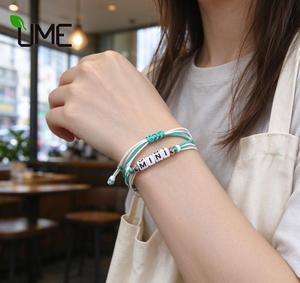 สร้อยข้อมือเชือกถักหลายชั้นปรับได้พร้อมตัวอักษรแบบกำหนดเอง ข้อความส่วนตัว สำหรับแจกเป็นของขวัญ - Product Image 6
