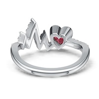 Originele High-End Minimalistische 925 Zilveren Ring met Robijnrode Hartvormige Kubieke Zirkonia voor Valentijnsdag cadeau