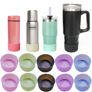 Couvre-bouteille en silicone réutilisable personnalisé de 7,5 cm avec paillettes, écologique, certifié CE, pour bouteille d'eau de sport de 12 à 24 oz - Product Image 1