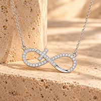 Collier croix ARNAN pour femme, pendentif symbole de l'infini en laiton et acier inoxydable, bijoux minimalistes à superposer, vente en gros, cadeau d'anniversaire