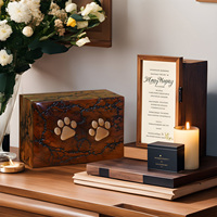 Mayorista de alta calidad oem odm urna para mascotas urna de madera grabada para cenizas de mascotas ataúdes y caja de urnas