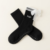 Chaussettes de Pilates pour femmes, douces, respirantes, avec logo personnalisé, bordure en dentelle, nœud papillon, côtelées, antidérapantes, élégantes et tendance