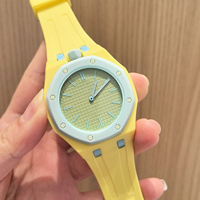 Montres de couple personnalisées tendance, vente en gros, bracelets en silicone, montres à quartz en plastique unisexes