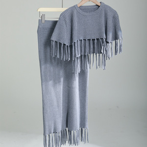 Set di due pezzi grigio alla moda da <span class=keywords><strong>donna</strong></span> autunno nuovo Design senso nicchia nappa scialle gonna vestito a due pezzi lavorato a maglia - Product Image 1