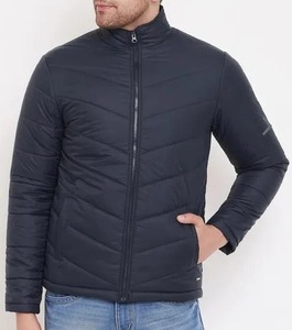 Veste matelassée pour homme de qualité export, chaude pour l'hiver, avec fermeture éclair, idéale pour les voyages décontractés et les activités de plein air, disponible à la vente. - Product Image 3