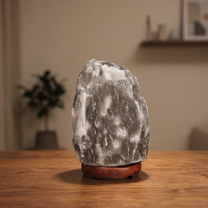 Lámpara de Sal Mineral de Primera Calidad Hecha a Mano con Base de Madera, Lámpara de Sal Gris Natural del Himalaya de Alta Calidad 2025 - Product Image 1