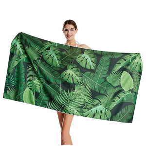 Serviette de plage en microfibre personnalisée avec nom Mr&Mrs, motif floral estival, logo, techniques de tricot, pour la piscine et <span class=keywords><strong>les</strong></span> voyages - Product Image 2