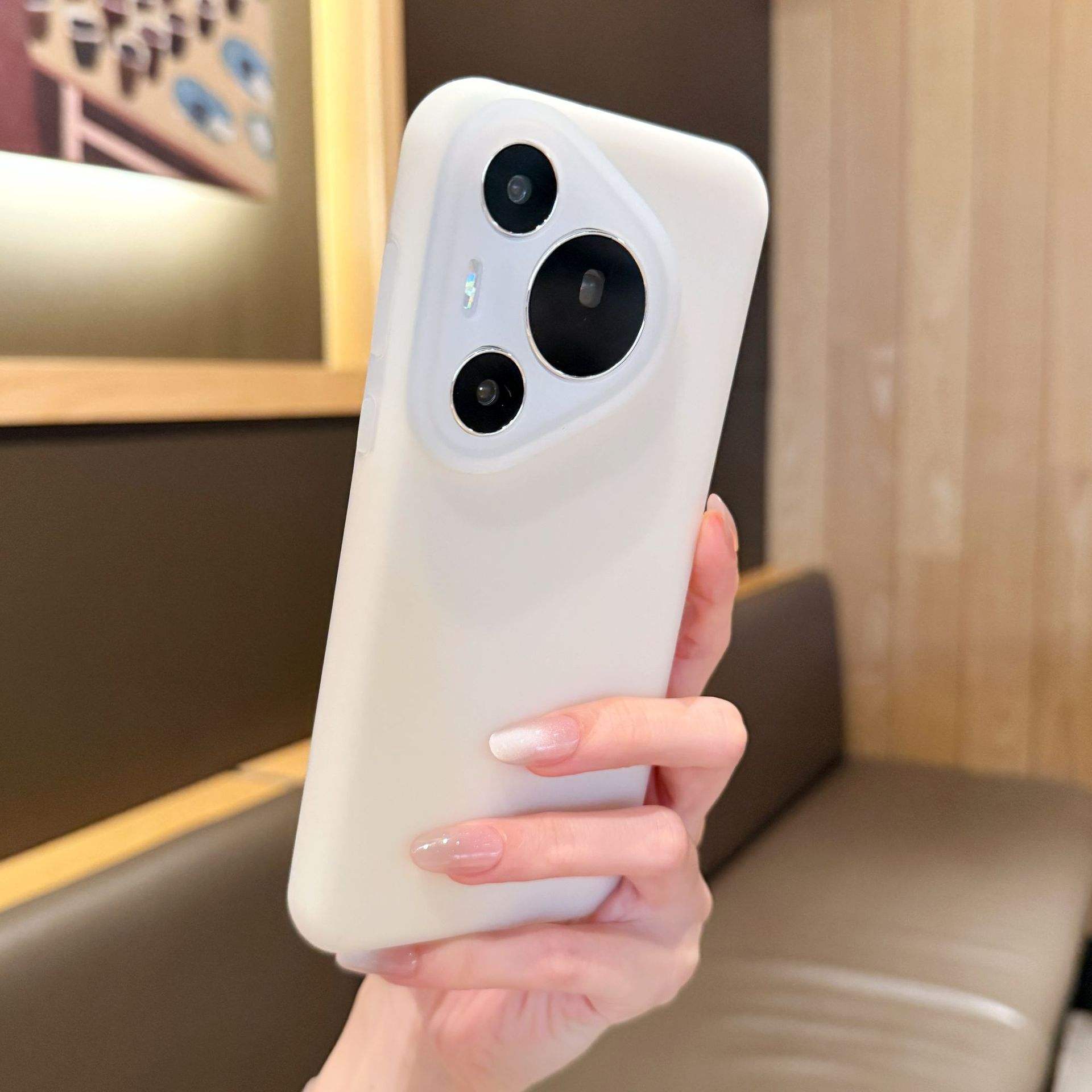 สีขาวโบราณ