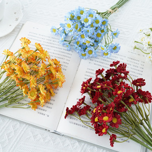 Bouquet de 6 marguerites artificielles en soie, fleurs faites à la main, décoration intérieure, accessoires de mariage, photographie en extérieur - Product Image 2