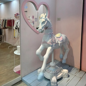 Carrousel grandeur nature en fibre <span class=keywords><strong>de</strong></span> verre décoration carrousel <span class=keywords><strong>de</strong></span> cheval <span class=keywords><strong>de</strong></span> mariage rose en résine pour <span class=keywords><strong>la</strong></span> décoration d'événement - Product Image 5