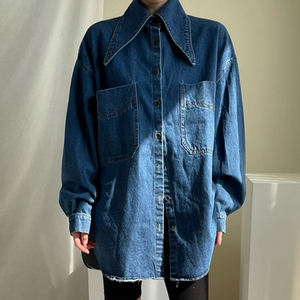 <span class=keywords><strong>Camicia</strong></span> da <span class=keywords><strong>Donna</strong></span> in Denim Blu Lavato <span class=keywords><strong>con</strong></span> <span class=keywords><strong>Colletto</strong></span> a Punta, Monopetto, Ampia e Versatile <span class=keywords><strong>con</strong></span> Grandi Tasche, Nuova Collezione Autunno 2026 - Product Image 4