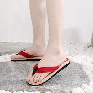 Zapatos <span class=keywords><strong>de</strong></span> playa <span class=keywords><strong>de</strong></span> verano con estampado <span class=keywords><strong>de</strong></span> <span class=keywords><strong>madera</strong></span> en 3D y logotipo personalizado, <span class=keywords><strong>chanclas</strong></span> EVA para hombre con punta abierta, zapatillas antideslizantes para exteriores - Product Image 4