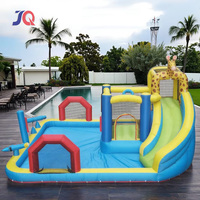 Castillo temático de jirafa inflable para niños, castillo de agua al aire libre con tobogán y gorila combinado para fiestas o negocios