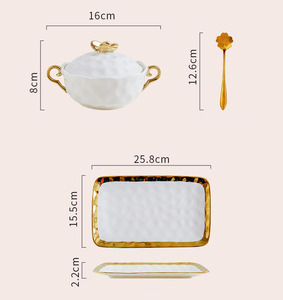 Ensemble de bols à soupe en céramique texturée martelée de luxe avec bordure dorée, couvercle, plateau et cuillère, en <span class=keywords><strong>porcelaine</strong></span> européenne vert émeraude et blanc - Product Image 4