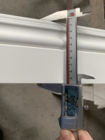 Moulures en bois MDF imperméables en pin, design moderne de première qualité, plinthes blanches apprêtées pour décoration intérieure, plinthes peintes